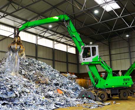 Máquina Sennebogen 825 para el reciclado de metales