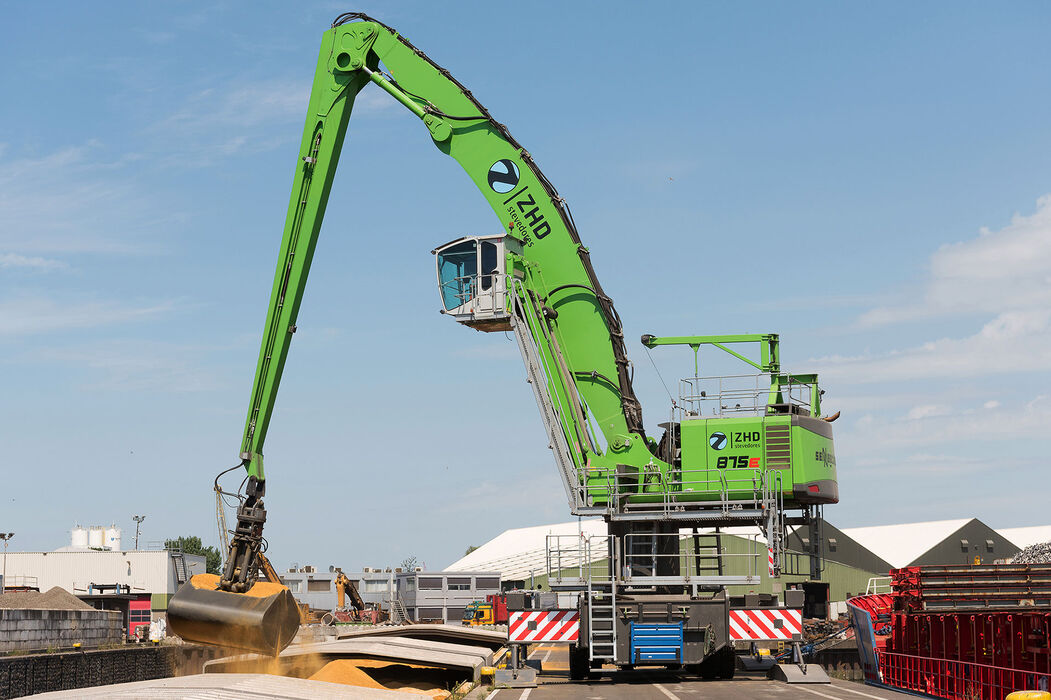 Manipulador portuario SENNEBOGEN 875 - Imagen 3