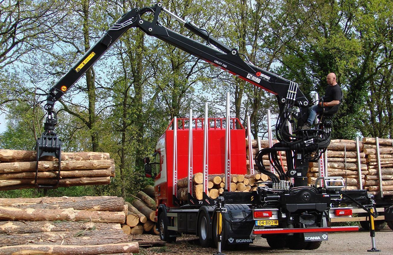 GRÚAS LOGLIFT 118S: La Mejor Opción para Cargas Forestales Pesadas